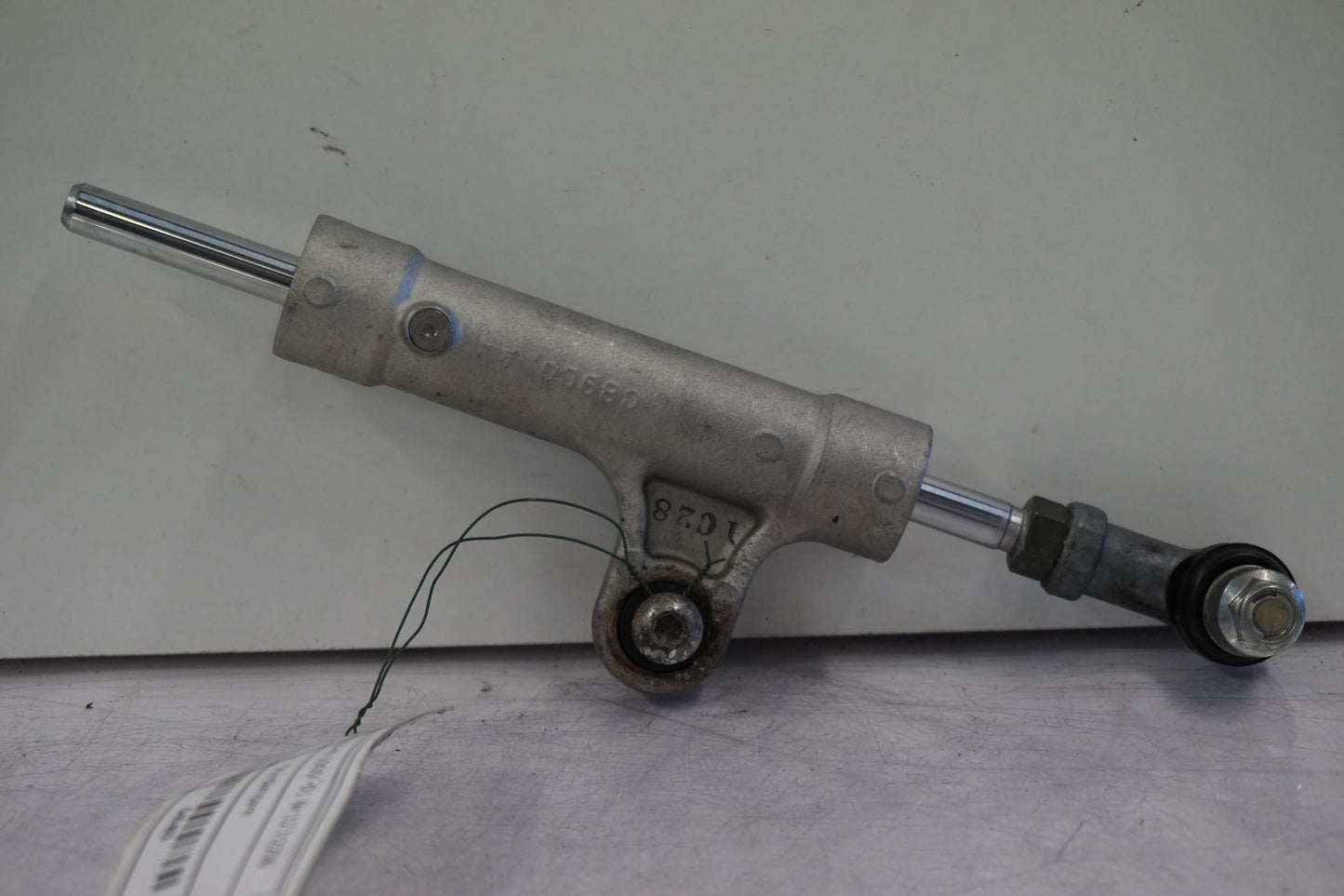 Framsidan på Styrdämpare från en Suzuki GSX-R 1000 -2001 motorcykel.