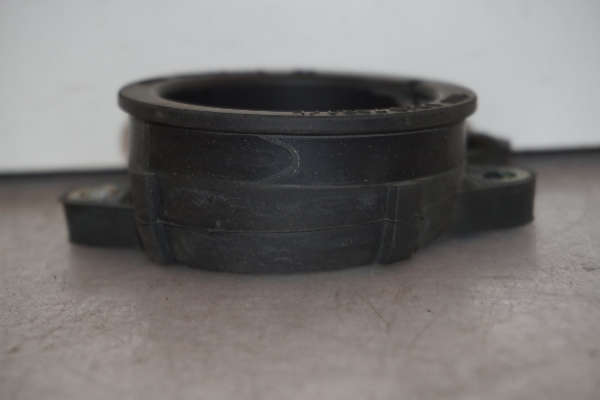 Vänster sida på Insug från en BMW R 1100 S -2003 motorcykel.