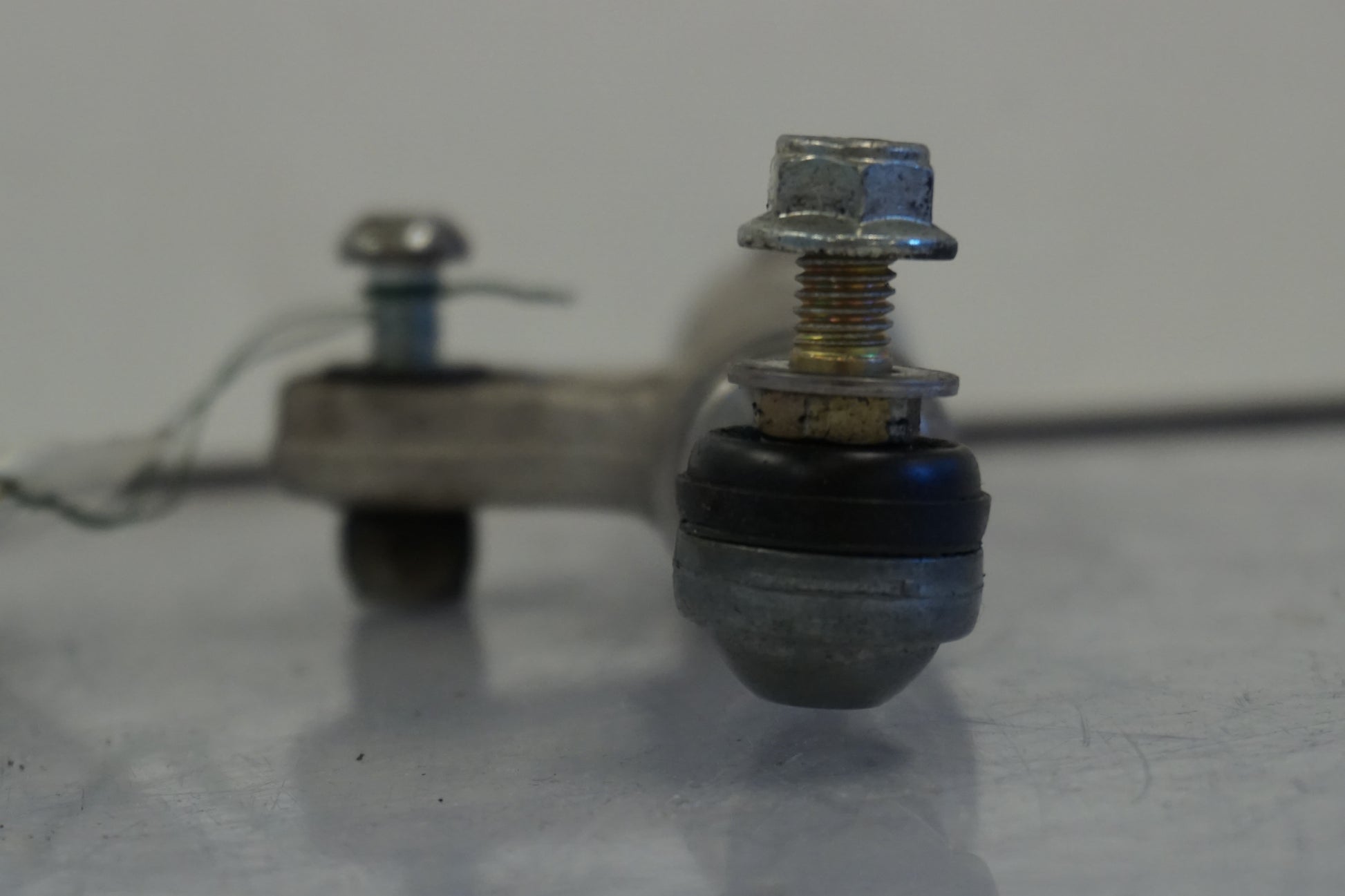 Höger sida på Styrdämpare från en Suzuki GSX-R 1000 -2001 motorcykel.