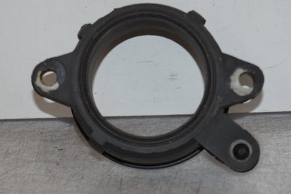 Snett nerifrån på Insug från en BMW R 1100 S -2003 motorcykel.