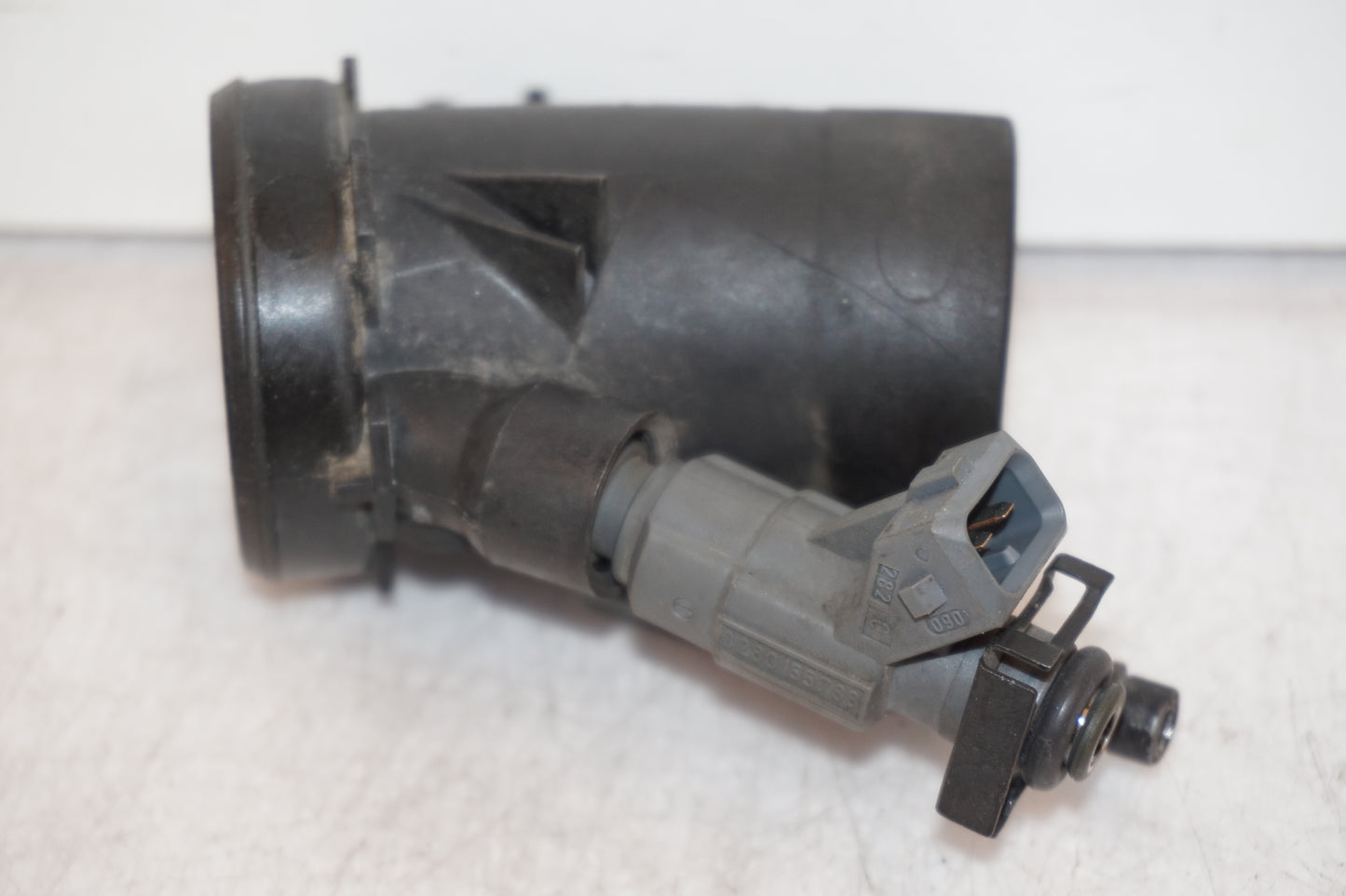 Framsidan på Insprutningsrör från en BMW R 1200 C -2002 motorcykel.