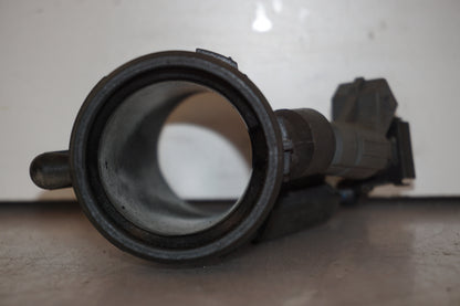 Baksidan på Insprutningsrör från en BMW R 1200 C -2002 motorcykel.