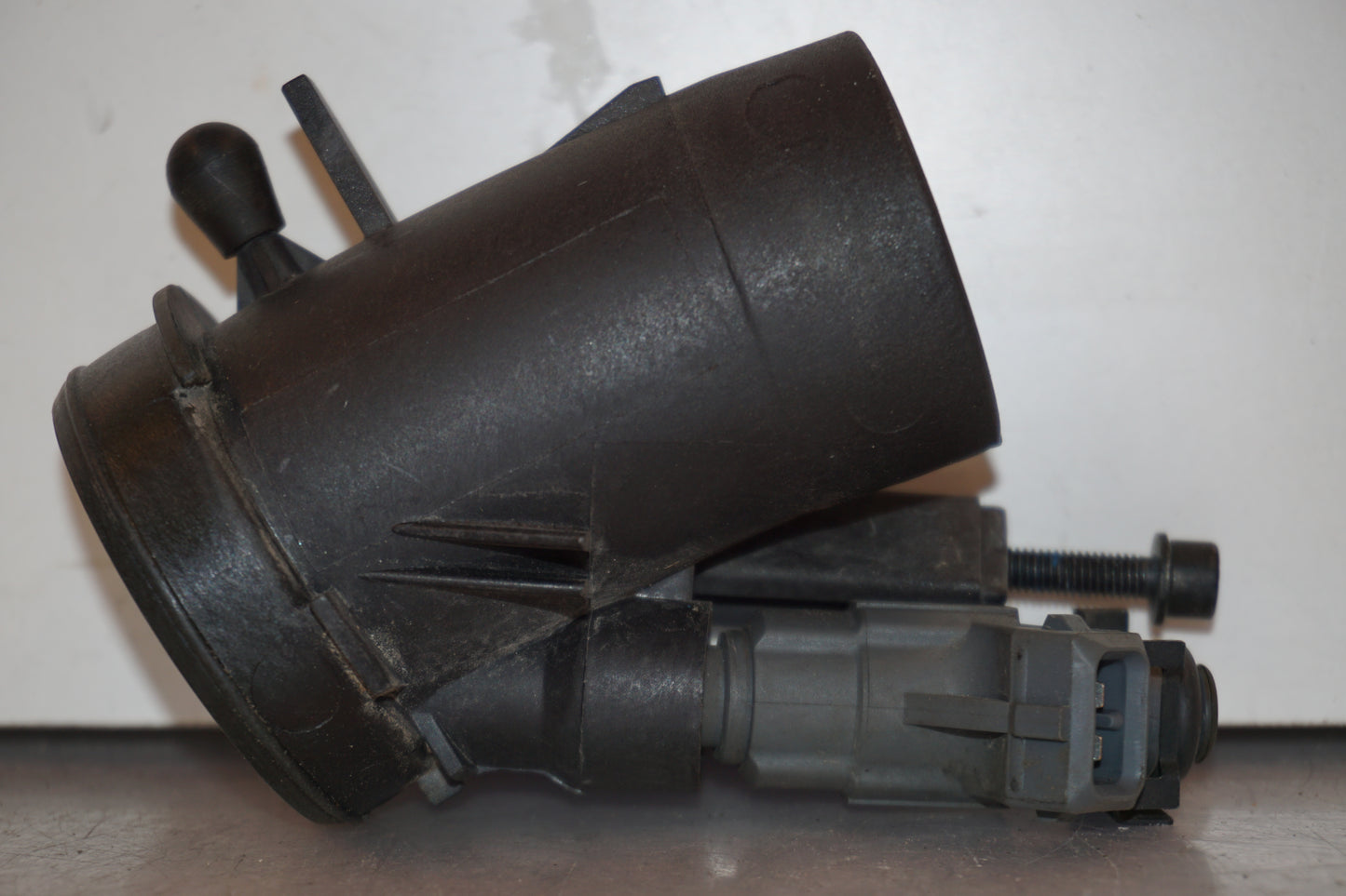 Snett uppifrån på Insprutningsrör från en BMW R 1200 C -2002 motorcykel.