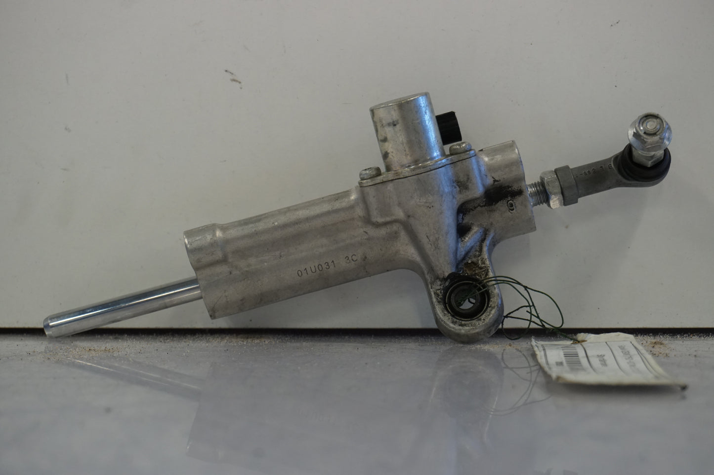 Framsidan på Styrdämpare från en Suzuki GSX-R 750 -2010 motorcykel.