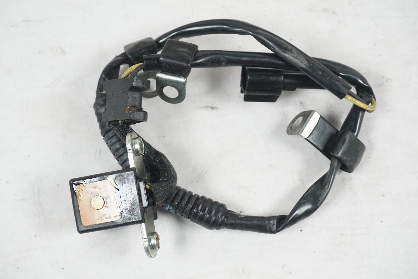 Baksidan på Tändpickup från en Kawasaki ZZ-R 1400 -2010 motorcykel.