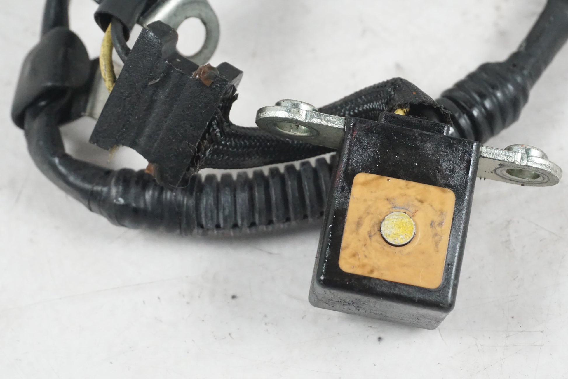 Höger sida på Tändpickup från en Kawasaki ZZ-R 1400 -2010 motorcykel.