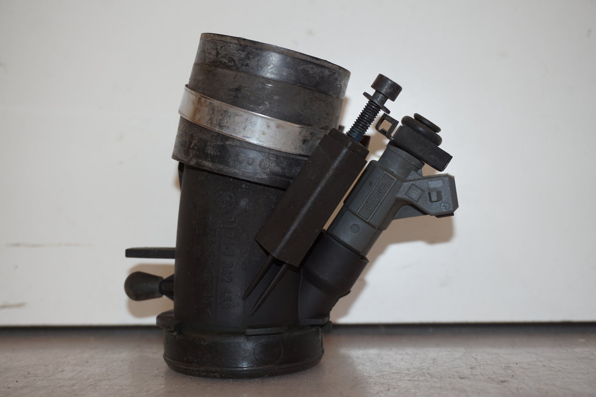 Snett uppifrån på Insprutningsrör från en BMW R 1200 C -2002 motorcykel.