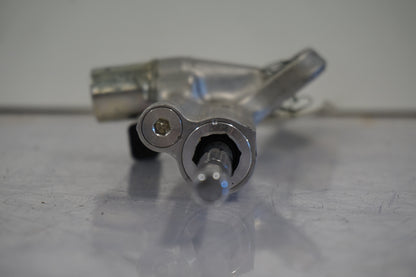 Snett uppifrån på Styrdämpare från en Suzuki GSX-R 750 -2010 motorcykel.