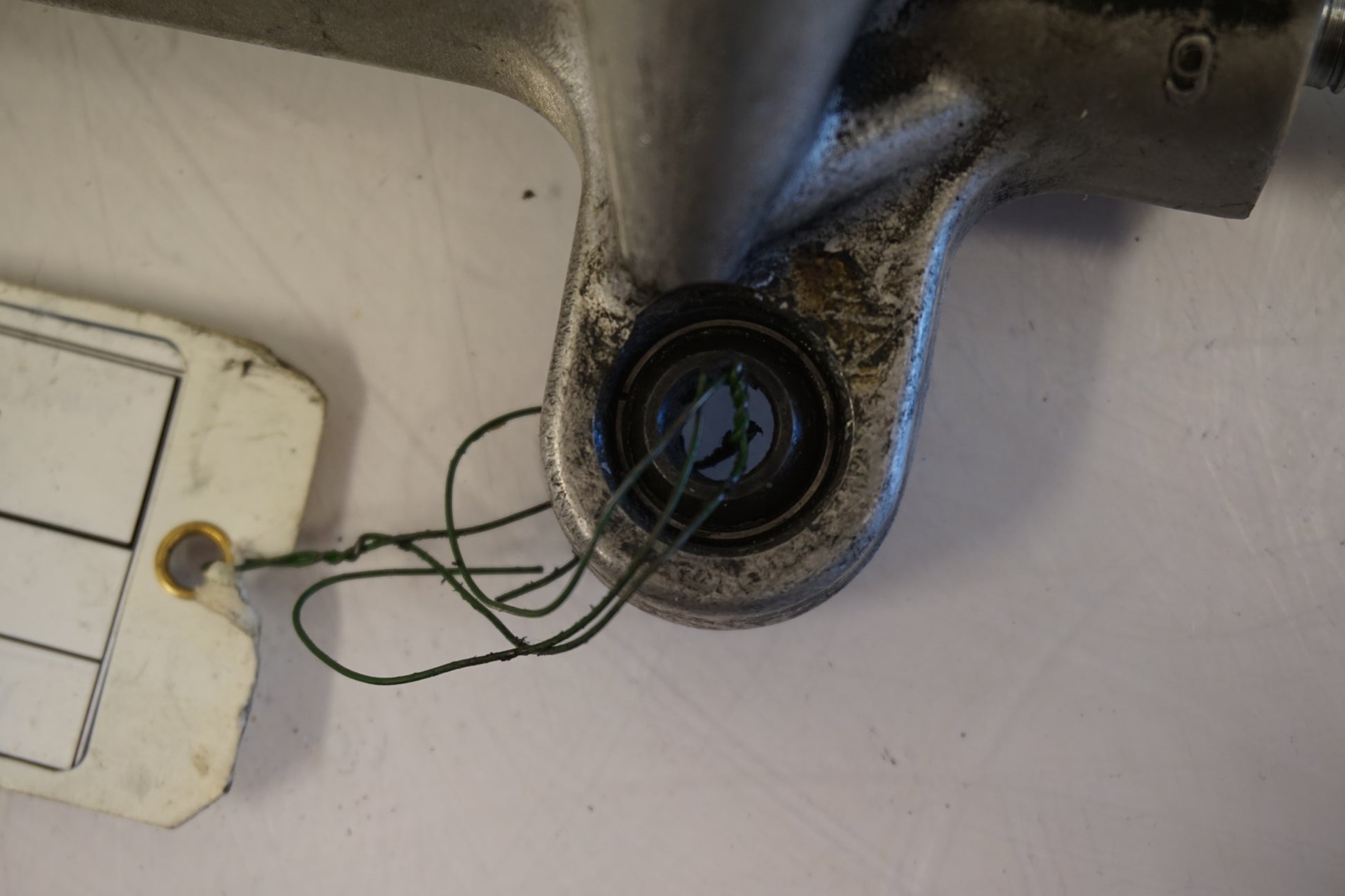 Extrabild1 på Styrdämpare från en Suzuki GSX-R 750 -2010 motorcykel.