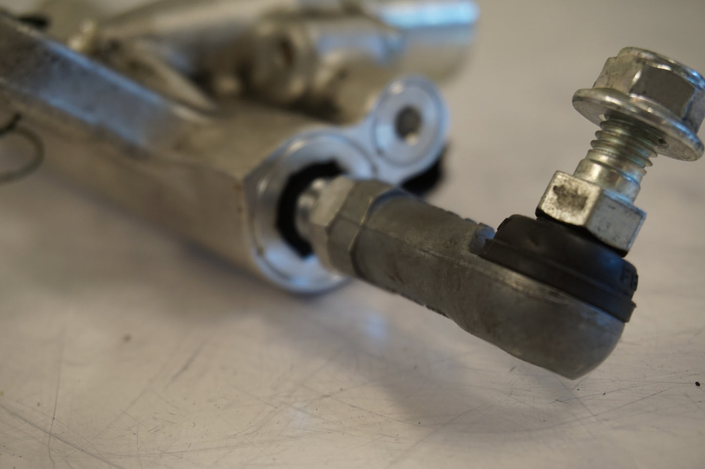 Extrabild2 på Styrdämpare från en Suzuki GSX-R 750 -2010 motorcykel.