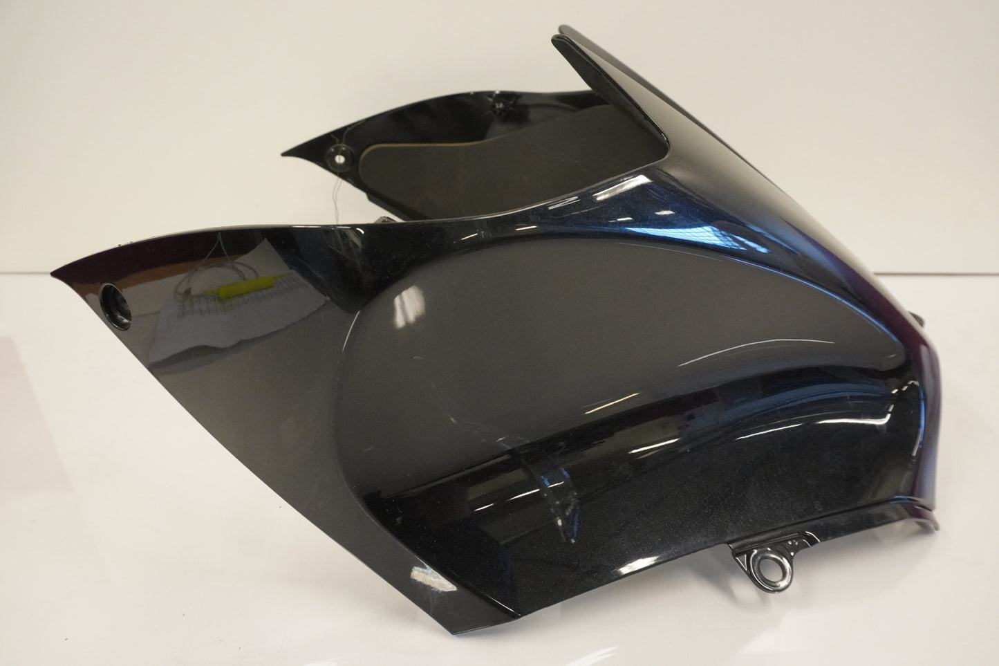 Baksidan på Bensintankskåpa från en Kawasaki ZZ-R 1400 -2010 motorcykel.