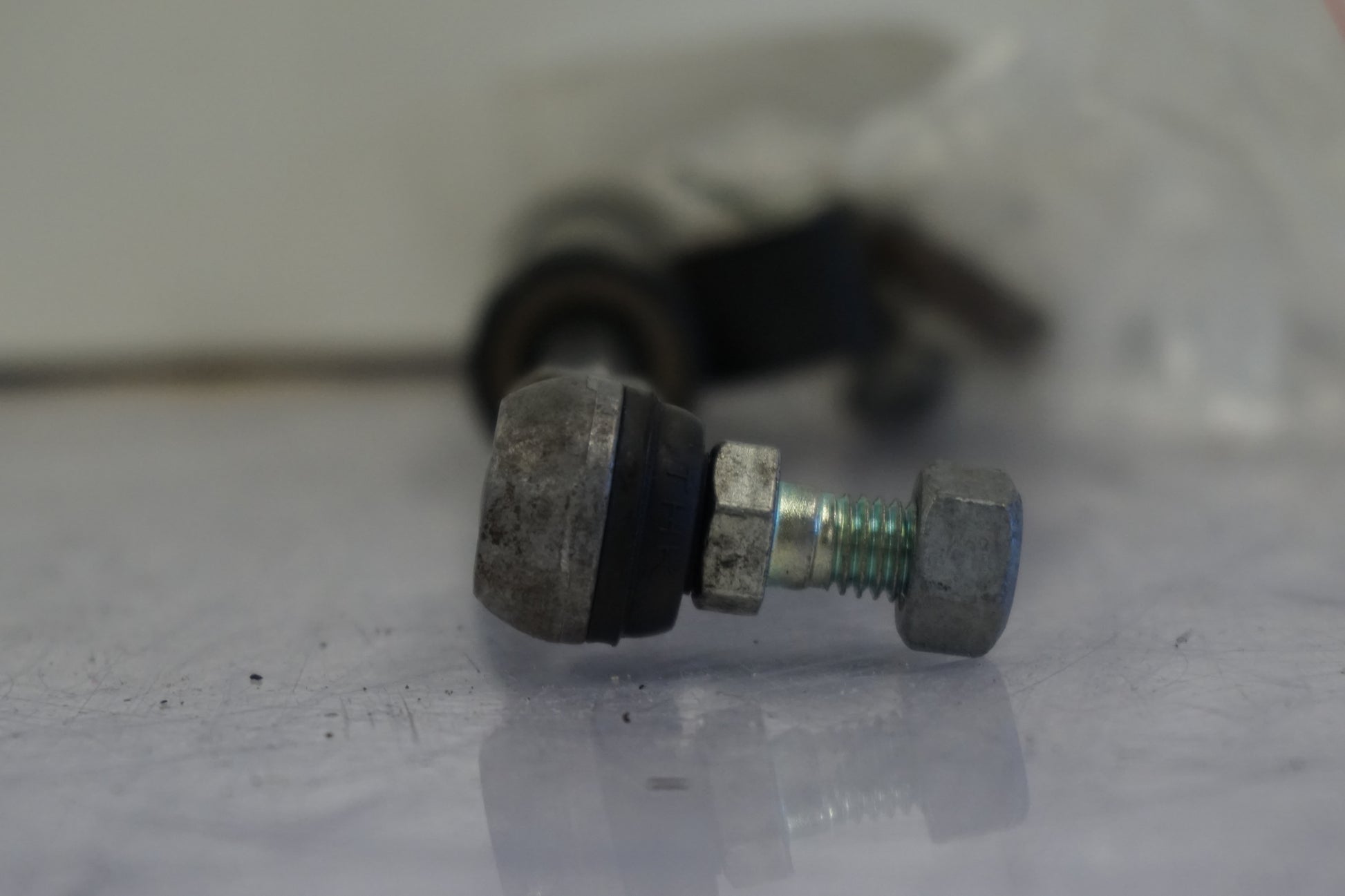 Höger sida på Styrdämpare från en BMW S 1000 RR -2010 motorcykel.