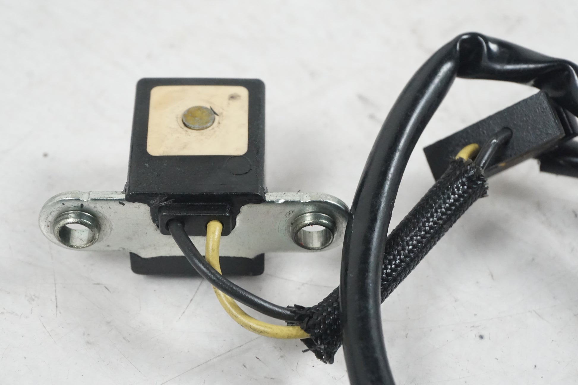 Höger sida på Tändpickup från en Kawasaki ZX-10R -2008 motorcykel.