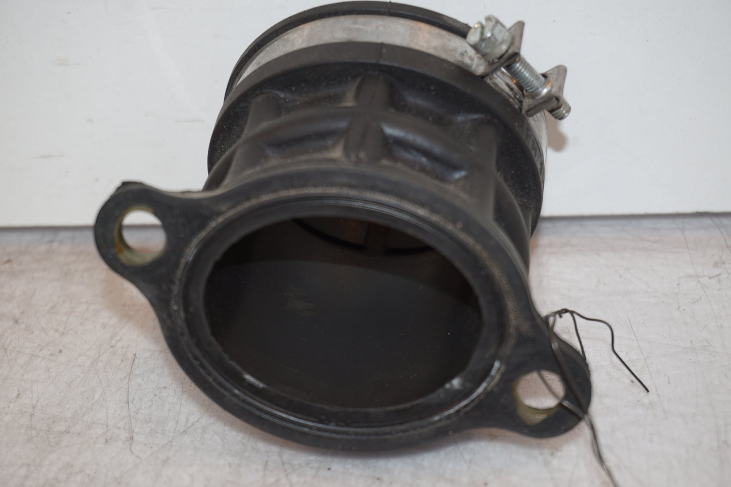 Vänster sida på Insug från en BMW F 650 CS -2002 motorcykel.