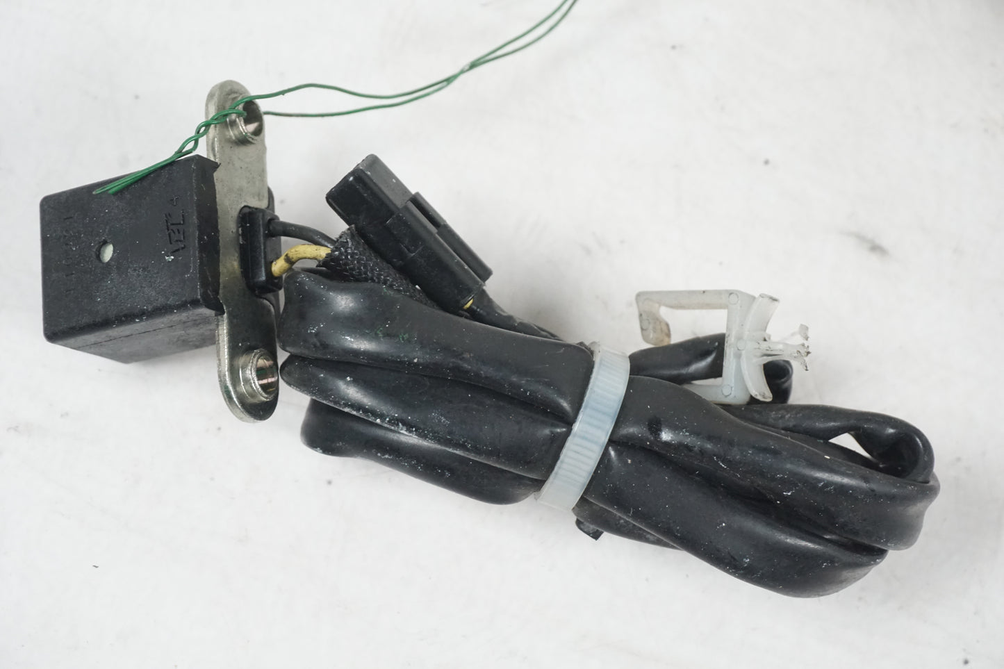 Baksidan på Tändpickup från en Kawasaki Z 1000 -2011 motorcykel.