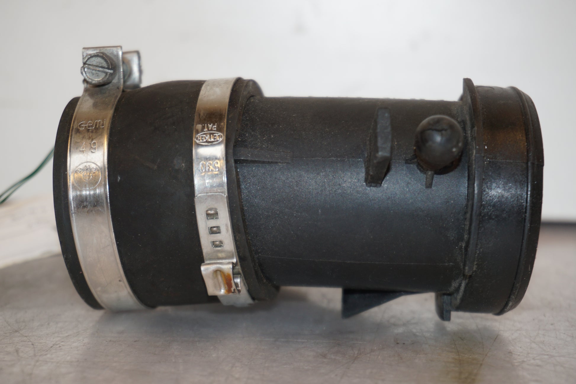 Höger sida på Insprutningshållare från en BMW R 850 C -1999 motorcykel.