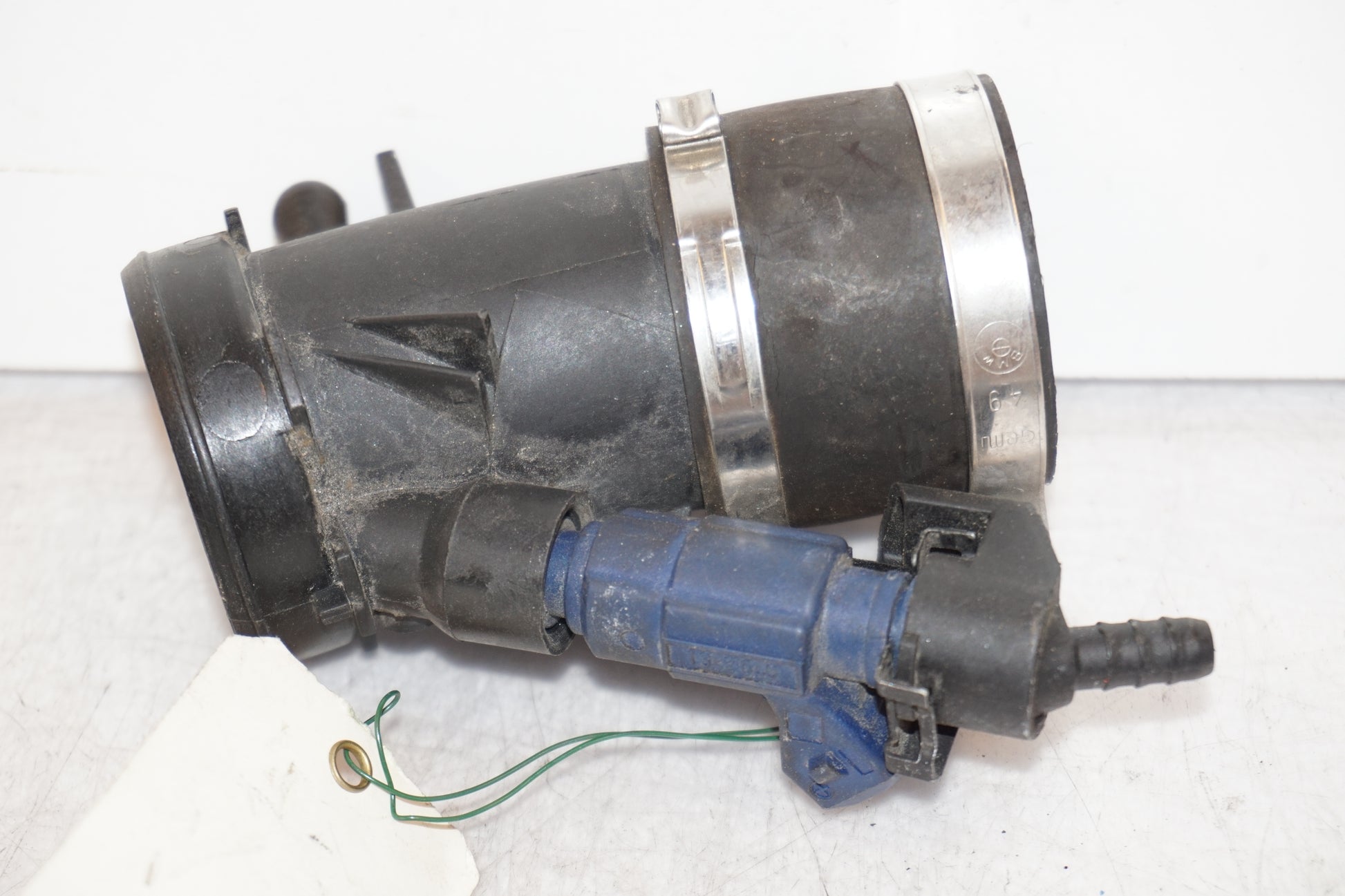 Framsidan på Insprutningshållare från en BMW R 850 C -1999 motorcykel.