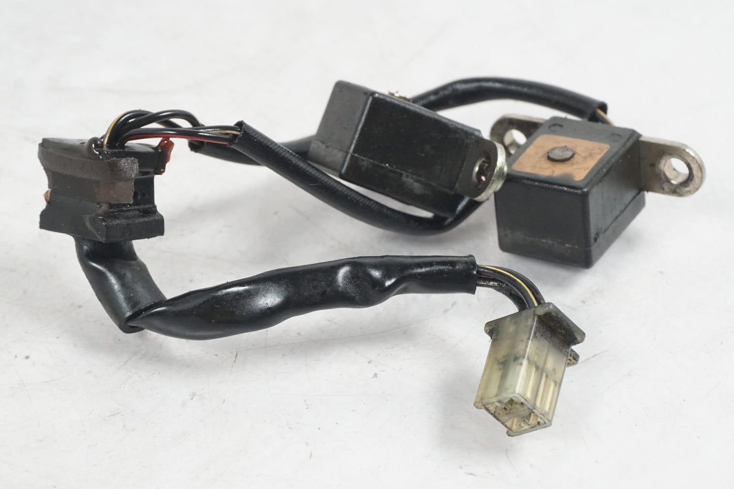 Vänster sida på Tändpickup från en Kawasaki VN 1500 -1997 motorcykel.