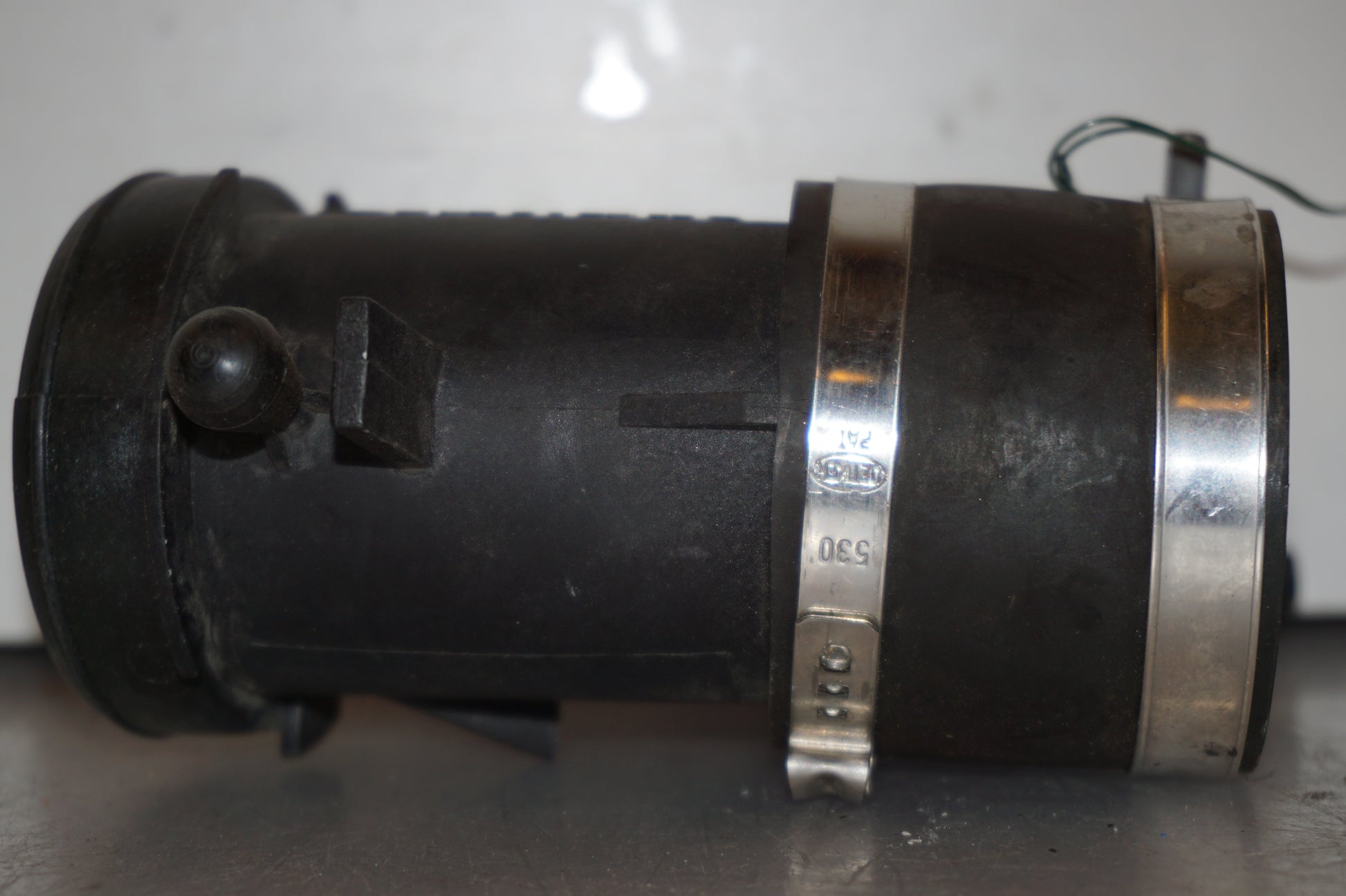 Höger sida på Insprutningshållare från en BMW R 850 C -1999 motorcykel.