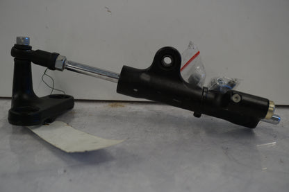 Framsidan på Styrdämpare från en Suzuki GSX 1300 BK -2008 motorcykel.