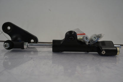 Baksidan på Styrdämpare från en Suzuki GSX 1300 BK -2008 motorcykel.