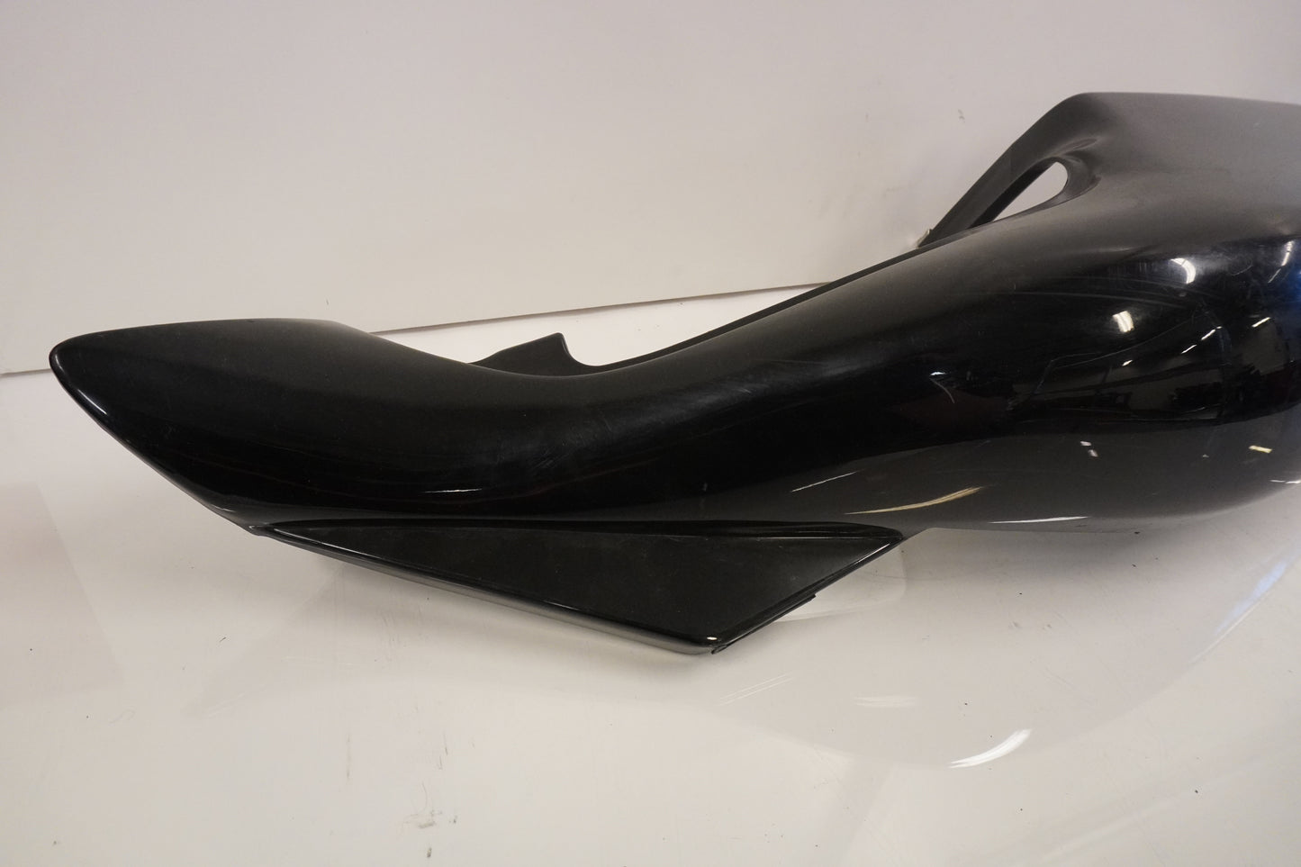 Framsidan på Bakvinge från en Kawasaki ZX-7R -1997 motorcykel.