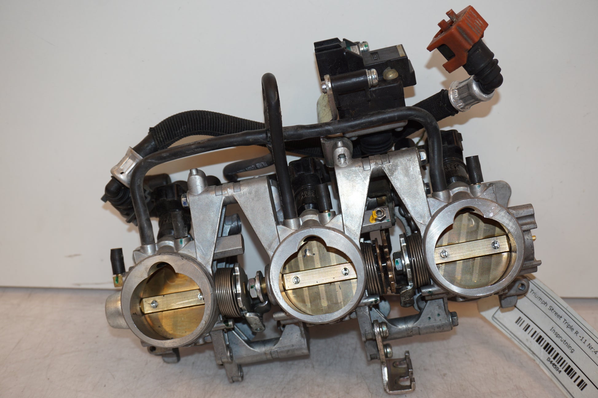 Framsidan på Spjällhus från en Triumph Street Triple R -2011 motorcykel.