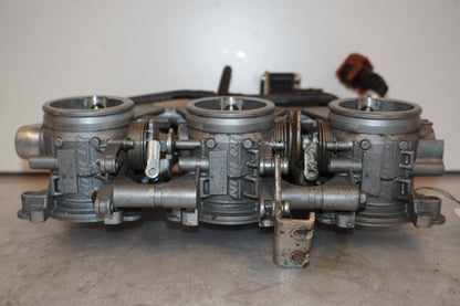 Baksidan på Spjällhus från en Triumph Street Triple R -2011 motorcykel.