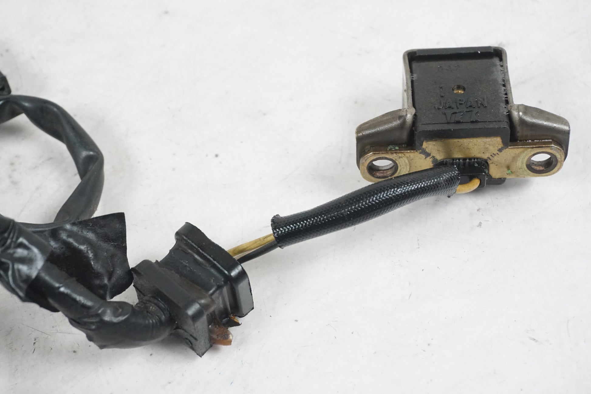 Baksidan på Tändpickup från en Kawasaki ZR-X 1200 S -2001 motorcykel.