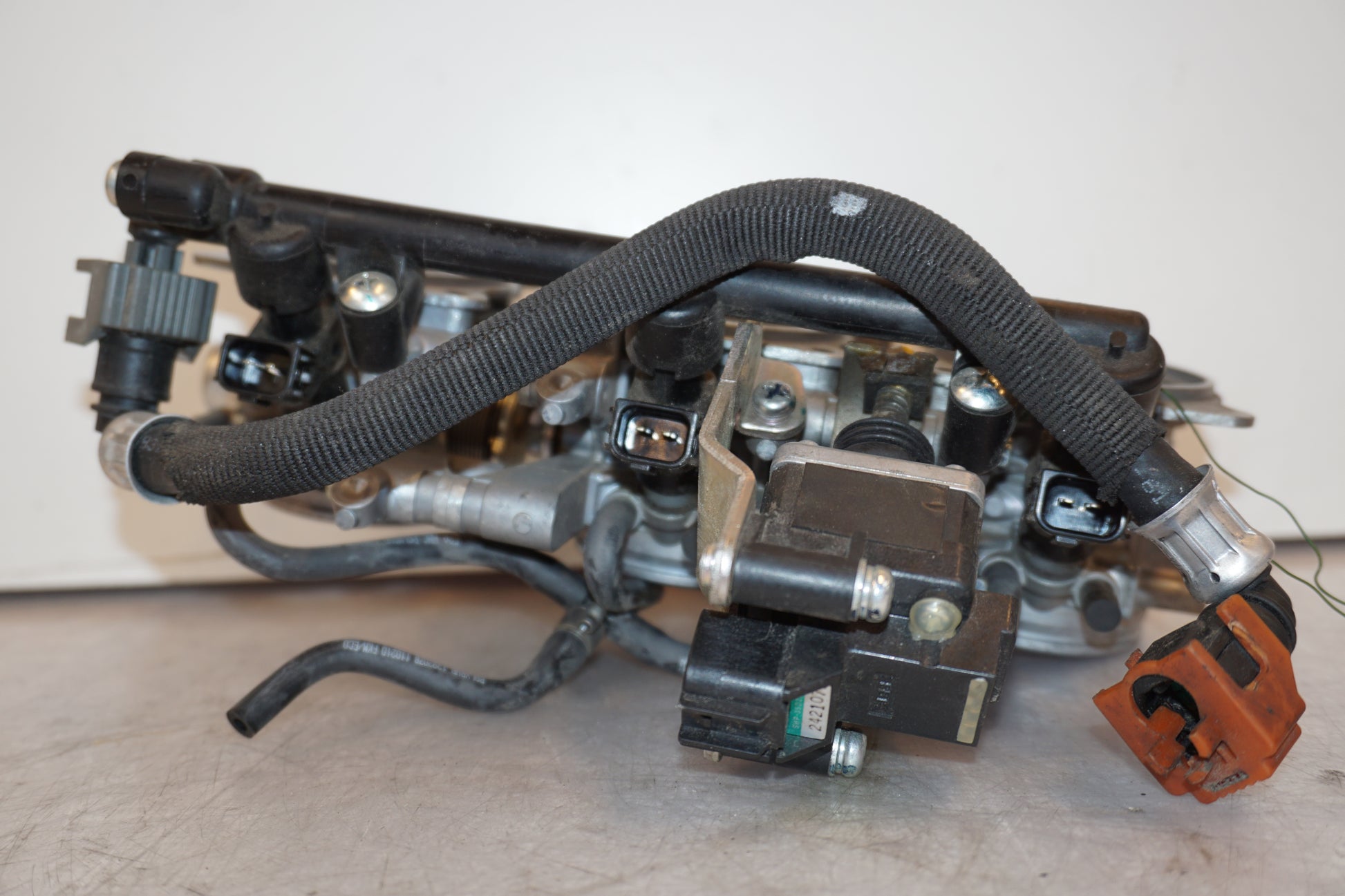 Vänster sida på Spjällhus från en Triumph Street Triple R -2011 motorcykel.