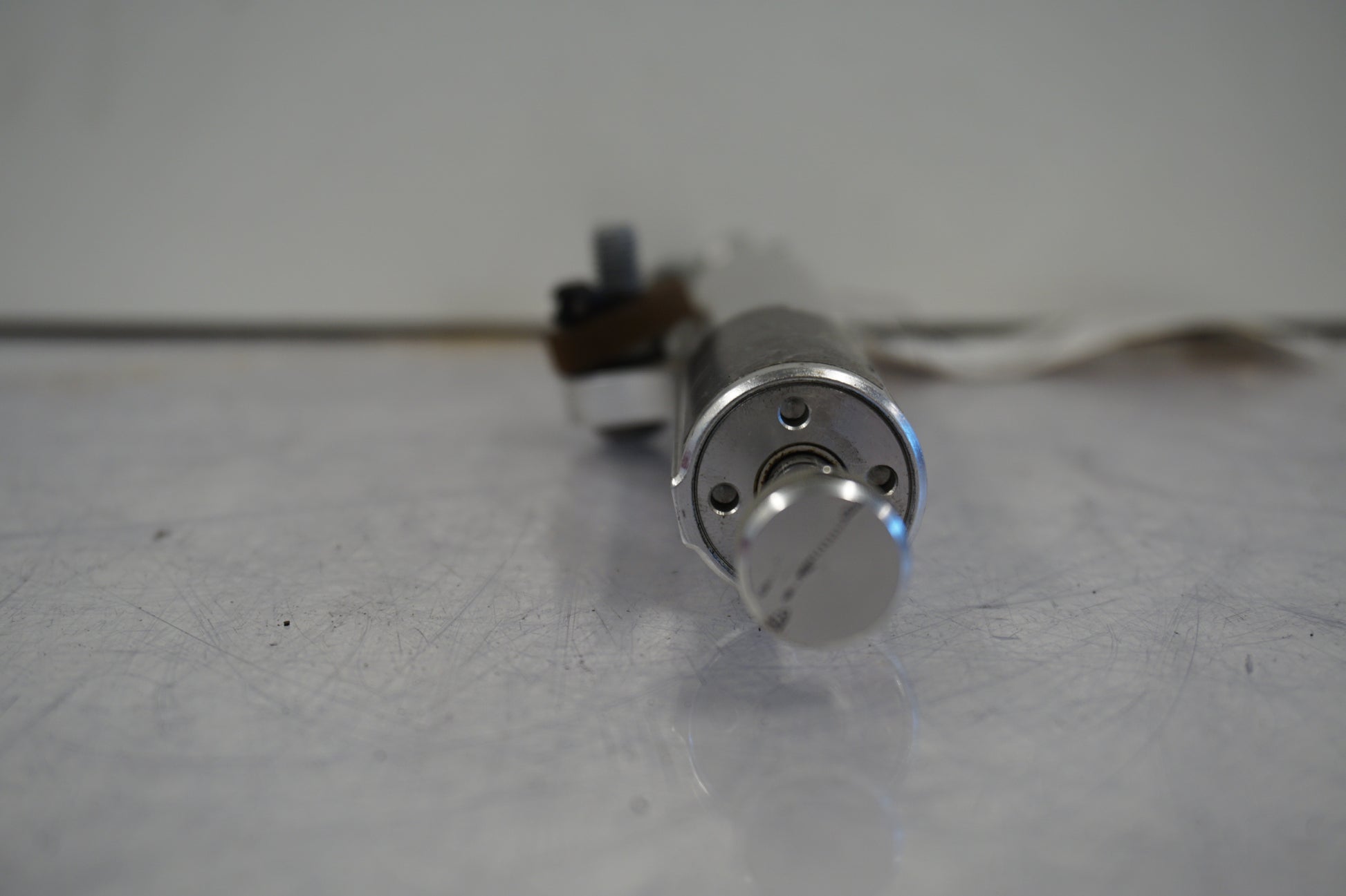 Höger sida på Styrdämpare från en BMW S 1000 RR -2014 motorcykel.