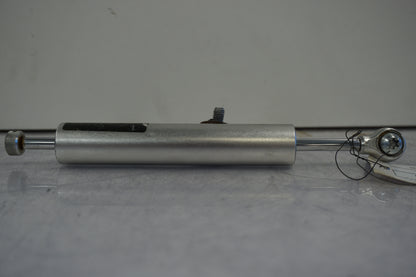 Vänster sida på Styrdämpare från en BMW S 1000 RR -2014 motorcykel.