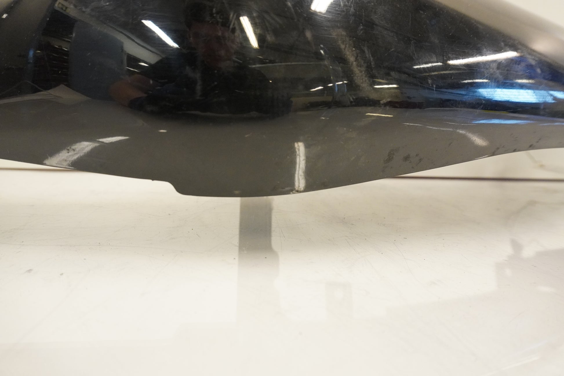 Snett nerifrån på Bakvinge från en Kawasaki ZX-7R -1997 motorcykel.