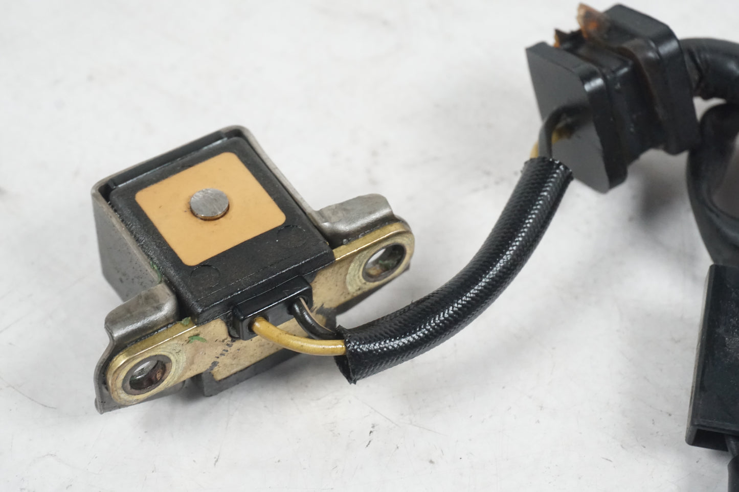 Snett uppifrån på Tändpickup från en Kawasaki ZR-X 1200 S -2001 motorcykel.