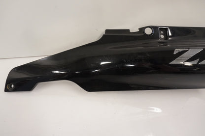 Baksidan på Bakvinge från en Kawasaki ZZR 1100 -1994 motorcykel.