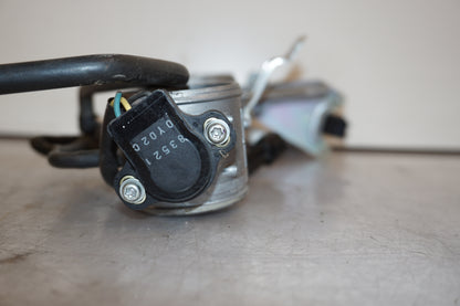 Snett uppifrån på Spjällhus från en Triumph Speed Triple -2011 motorcykel.