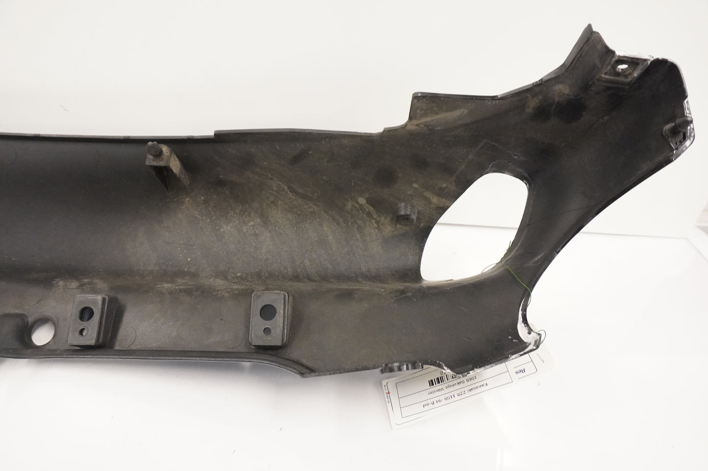 Snett nerifrån på Bakvinge från en Kawasaki ZZR 1100 -1994 motorcykel.