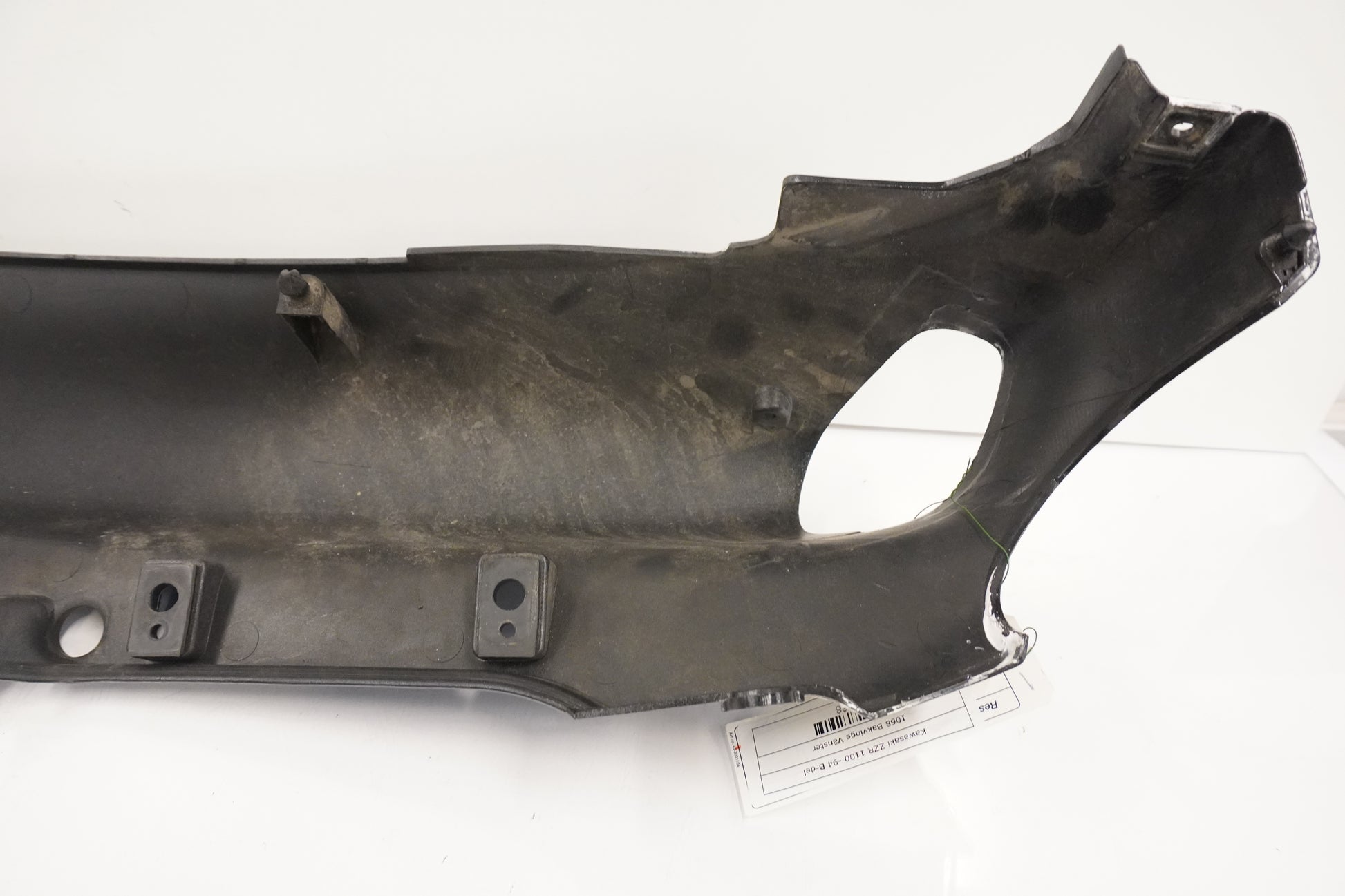 Snett nerifrån på Bakvinge från en Kawasaki ZZR 1100 -1994 motorcykel.