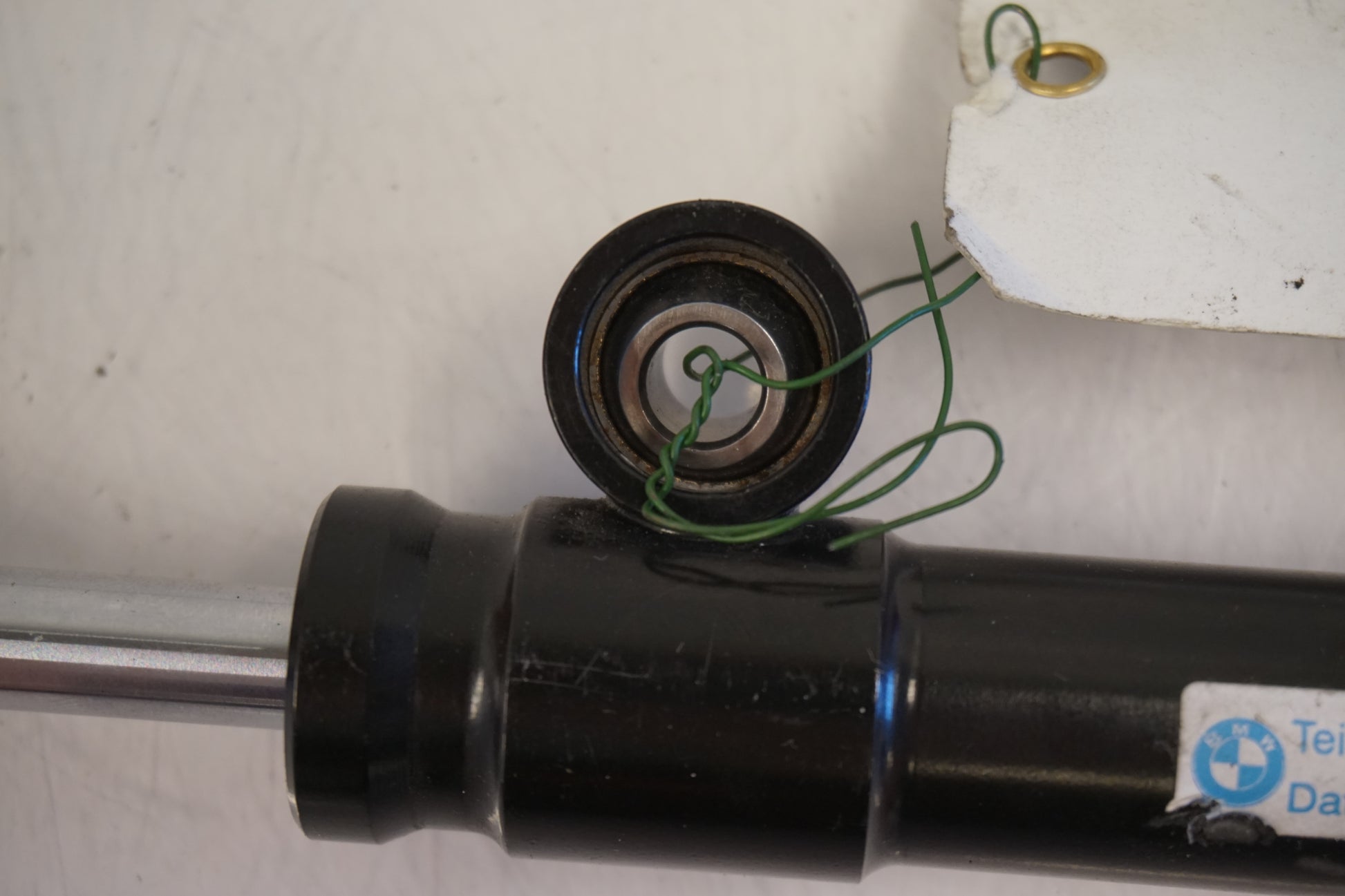 Extrabild1 på Styrdämpare från en BMW S 1000 RR -2011 motorcykel.