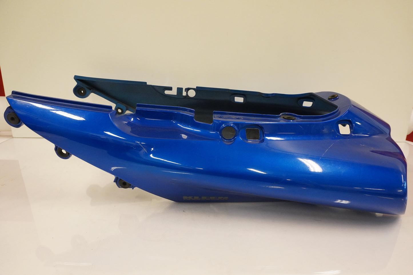 Framsidan på Bakvinge från en Kawasaki ZZR 1200 -2002 motorcykel.