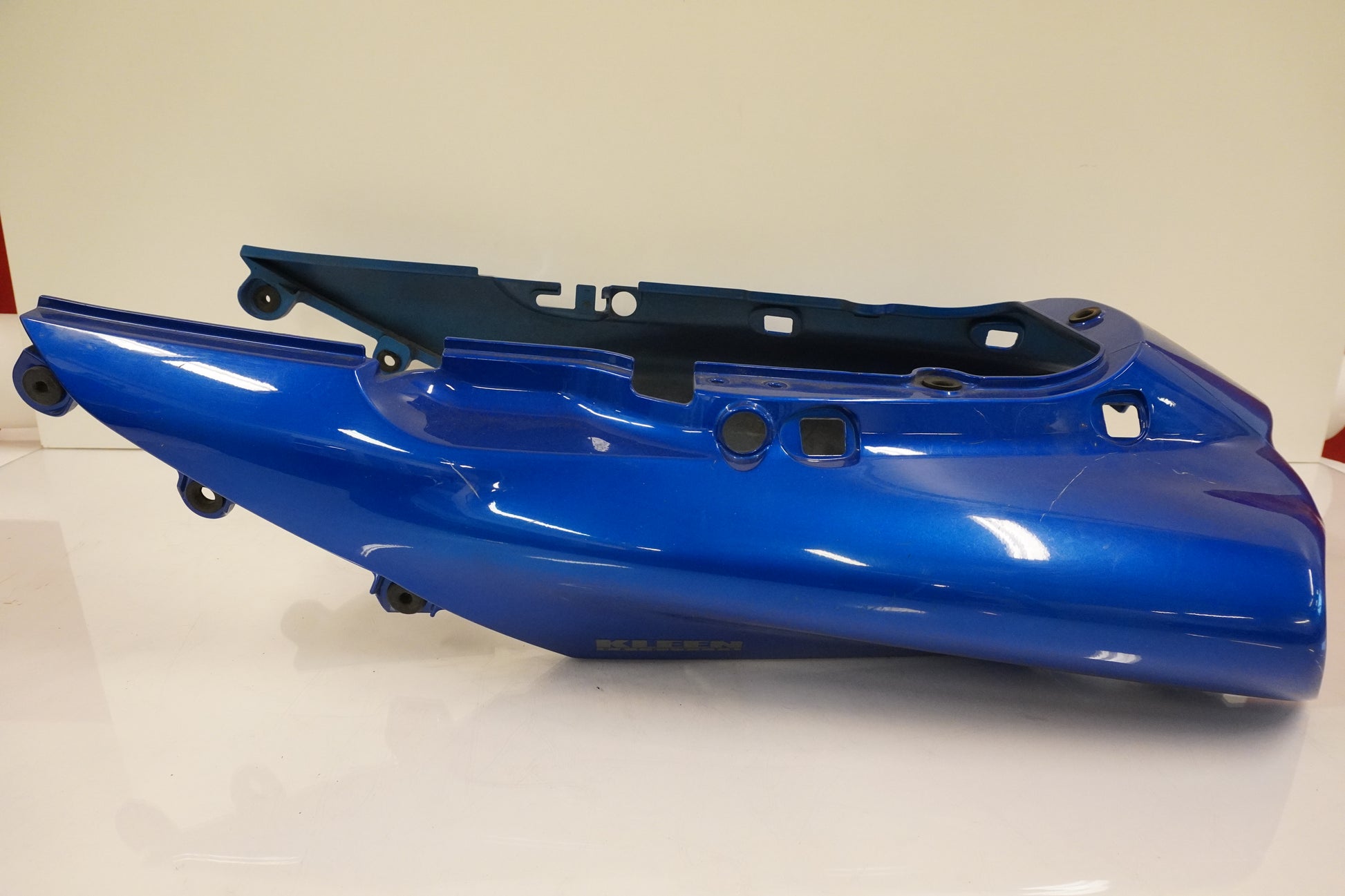 Framsidan på Bakvinge från en Kawasaki ZZR 1200 -2002 motorcykel.