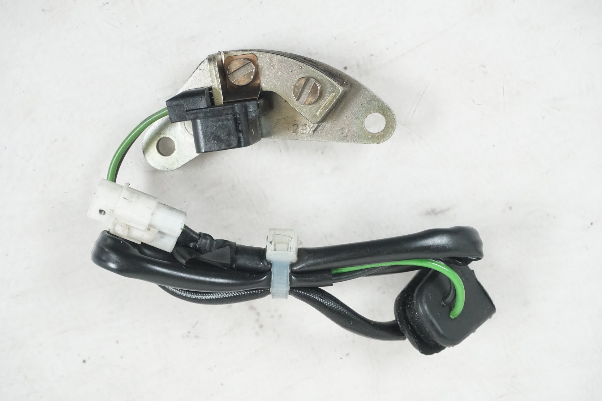 Framsidan på Tändpickup från en Suzuki GSX-R 750 -2000 motorcykel.