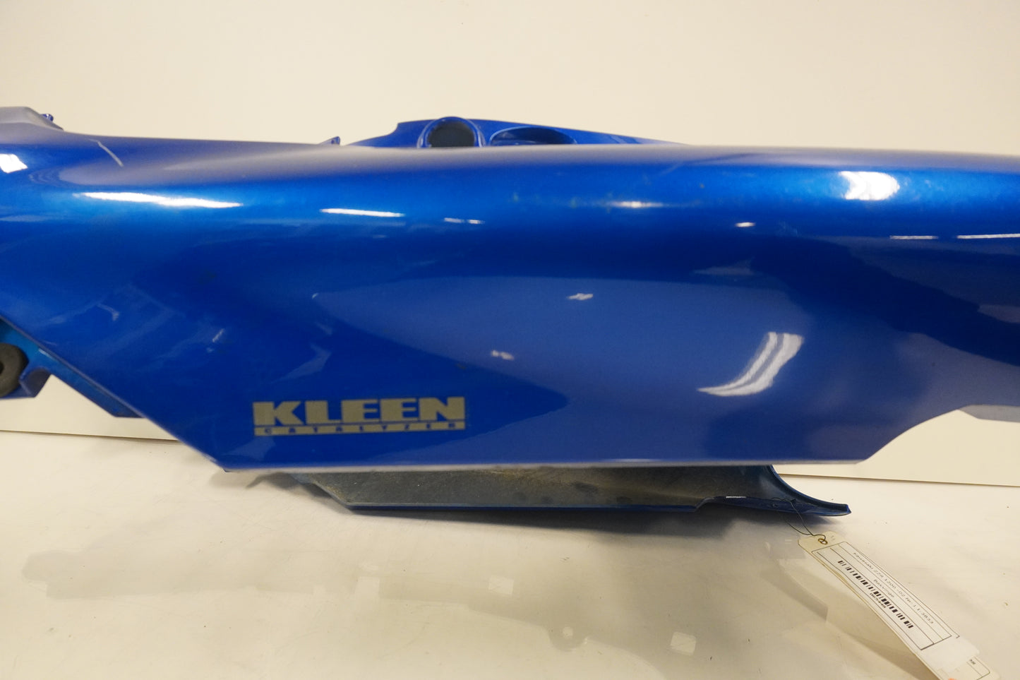 Baksidan på Bakvinge från en Kawasaki ZZR 1200 -2002 motorcykel.