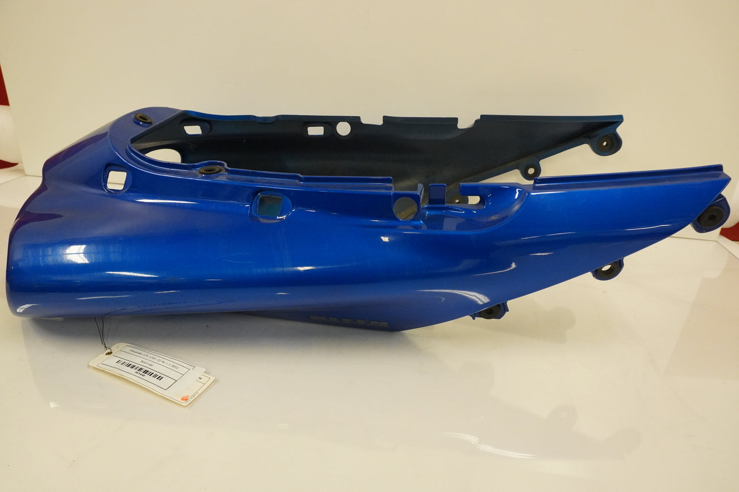 Höger sida på Bakvinge från en Kawasaki ZZR 1200 -2002 motorcykel.