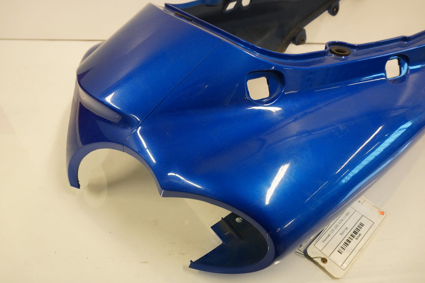 Snett uppifrån på Bakvinge från en Kawasaki ZZR 1200 -2002 motorcykel.