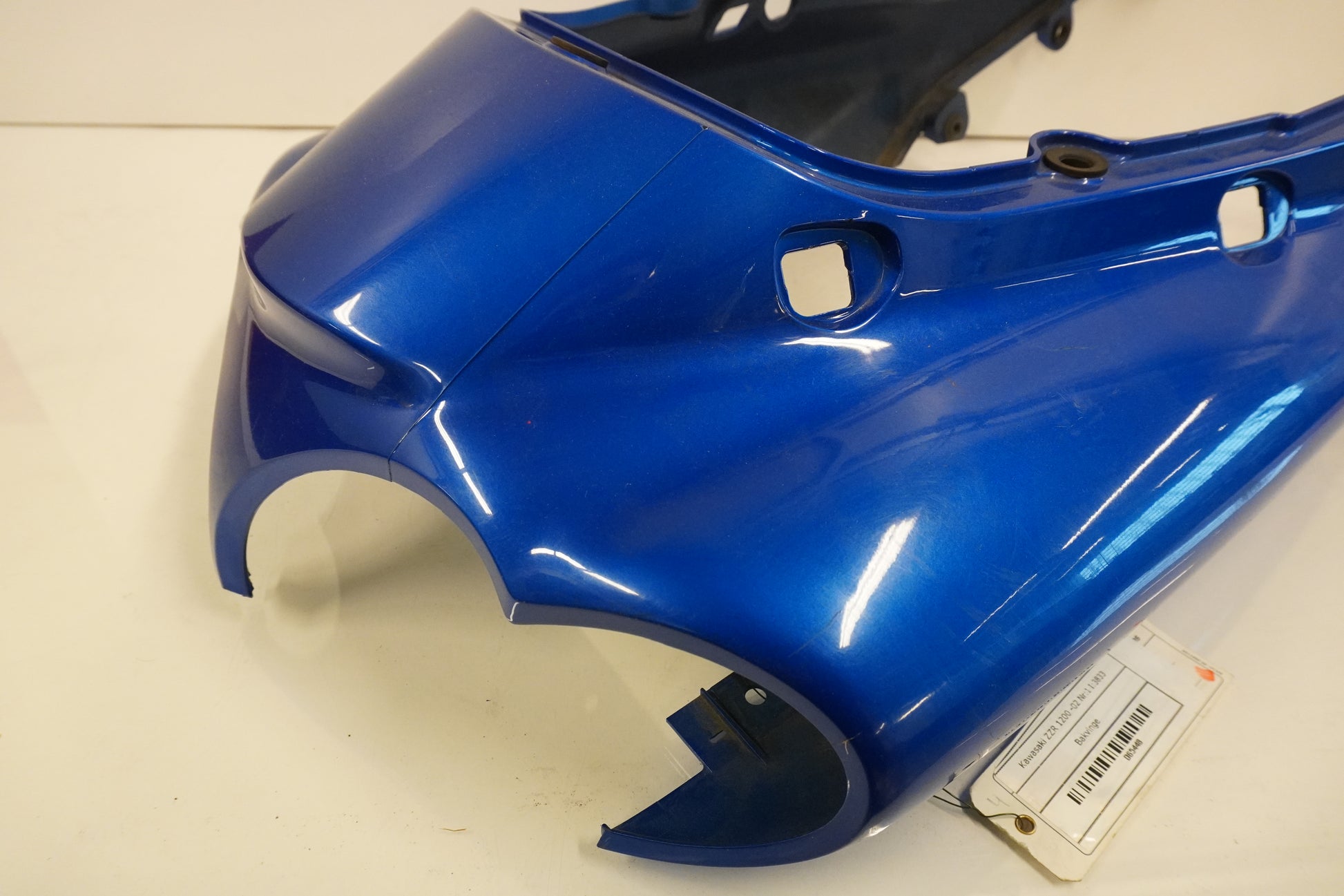 Snett uppifrån på Bakvinge från en Kawasaki ZZR 1200 -2002 motorcykel.