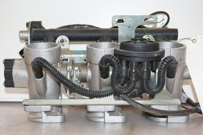 Baksidan på Insprutbrygga från en Triumph Tiger -2004 motorcykel.