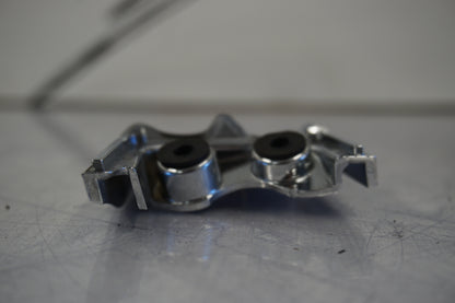 Snett nerifrån på Bensintankdekor från en Yamaha XV 1900 -2007 motorcykel.