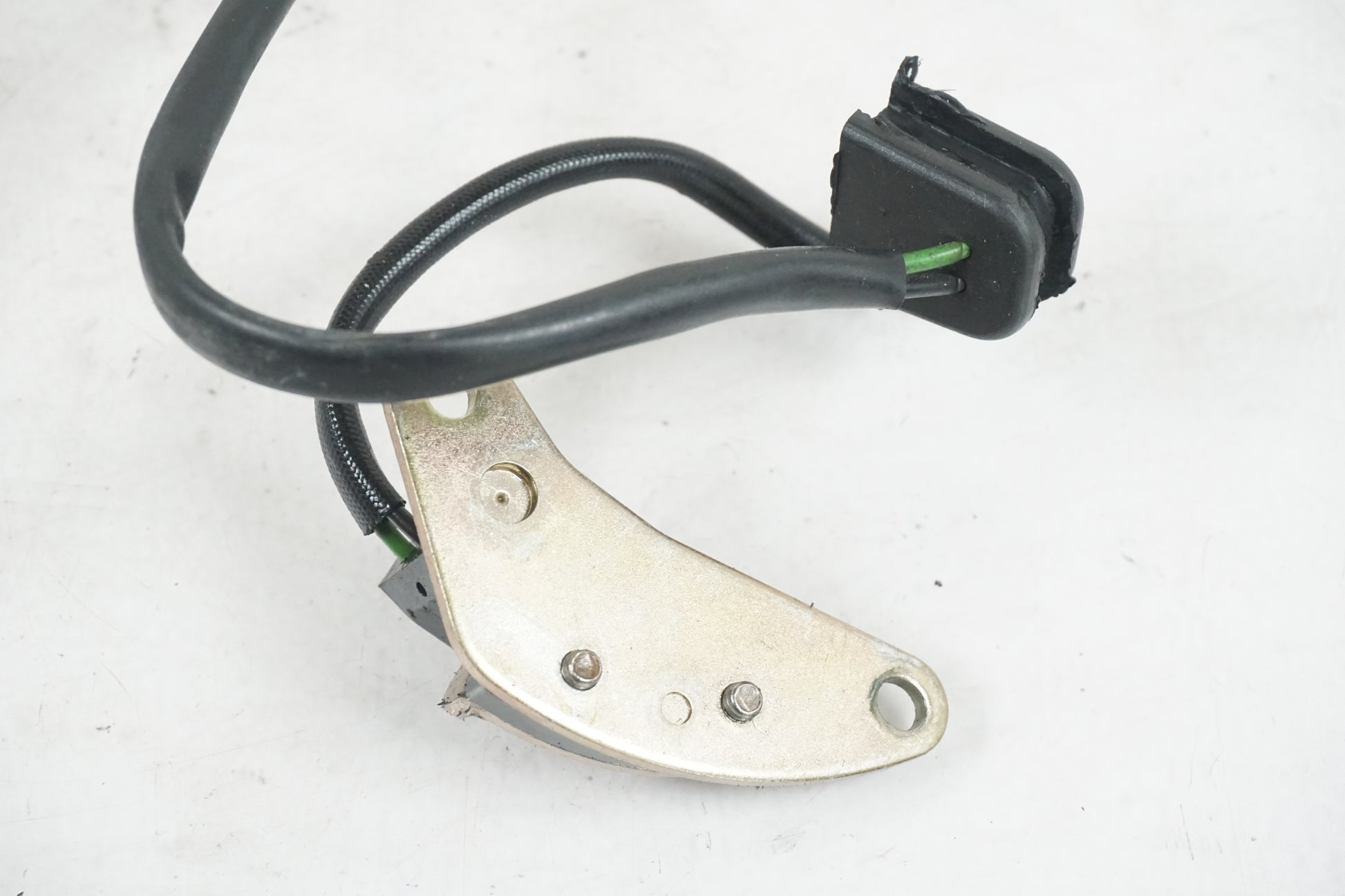 Vänster sida på Tändpickup från en Suzuki GSX-R 750 -1998 motorcykel.