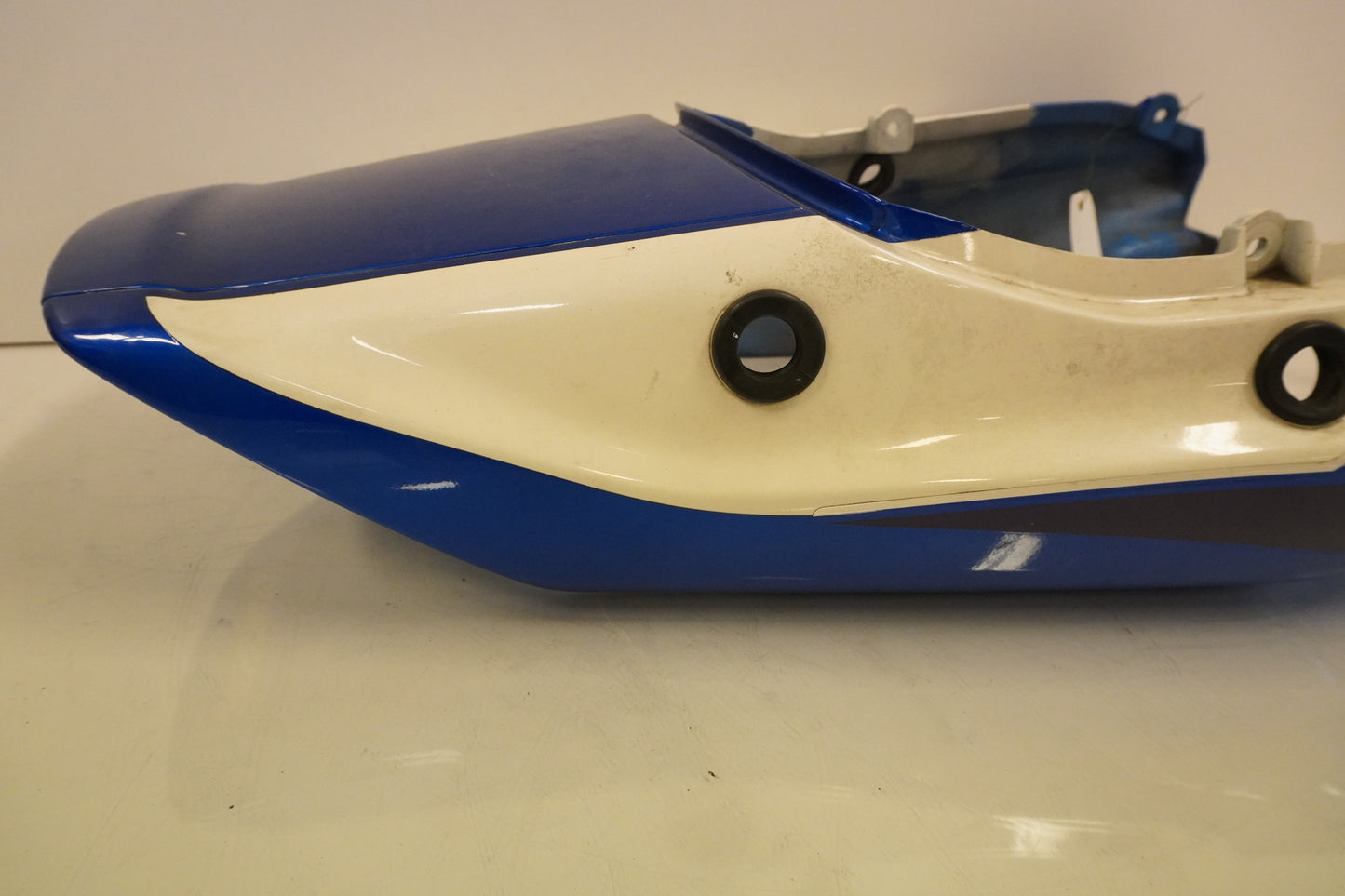 Vänster sida på Bakvinge från en Kawasaki ZR-X 1200 S -2001 motorcykel.